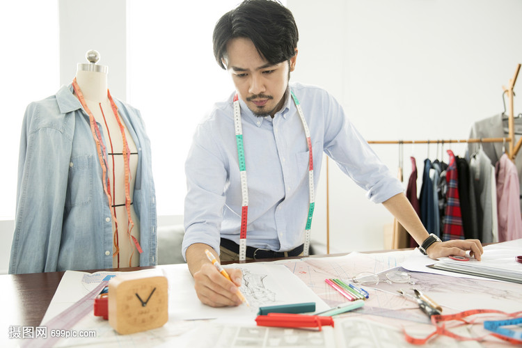 服裝設計師與產品設計的融合與創新